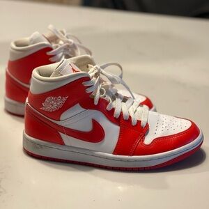 Wmns Air Jordan 1 Mid Shoes (21’)